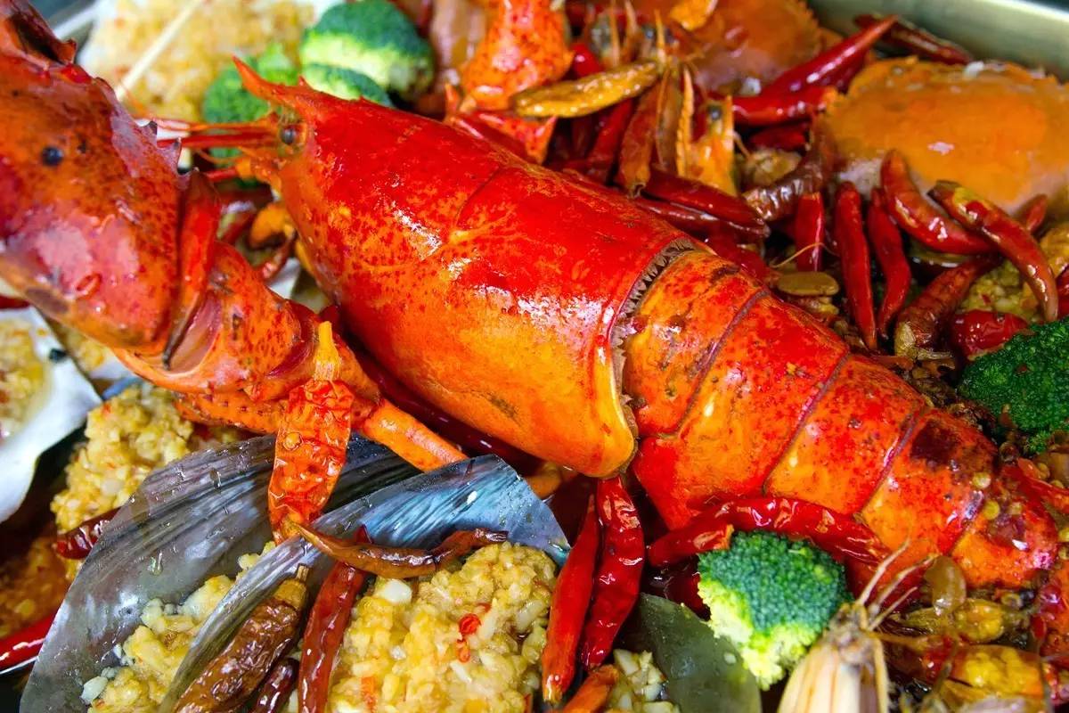 宵夜最能聯(lián)絡(luò)感情的，是這條巨型霸氣海鮮航母！