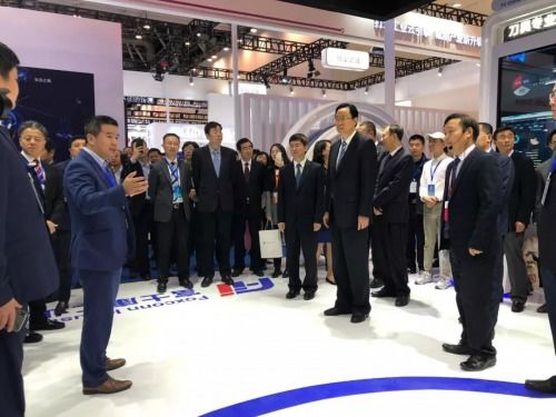 工業(yè)富聯(lián)打卡蘇州 硬核科技閃耀產(chǎn)業(yè)互聯(lián)與數(shù)字經(jīng)濟大會